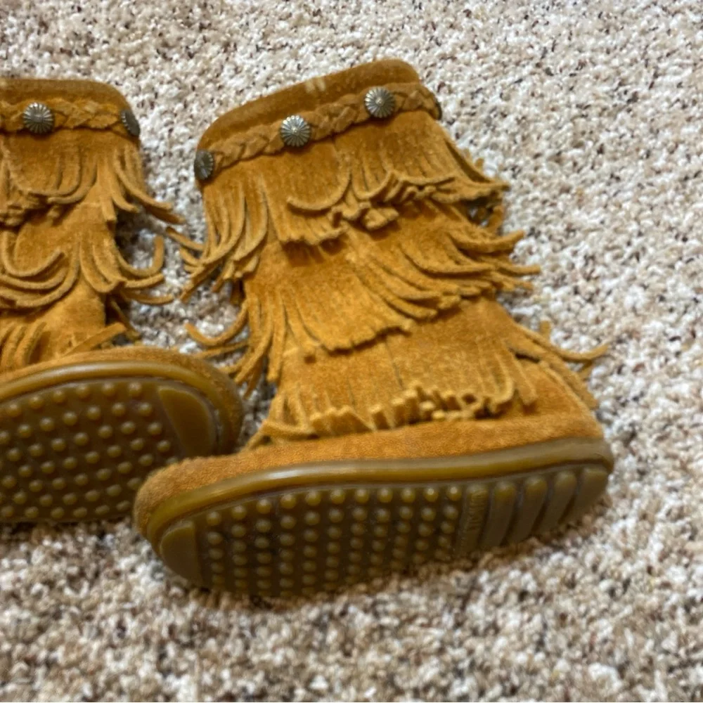 Minnetonka Youth Size 7 Brown Suede 3 Layer Fringe Leather Boot Side Zip